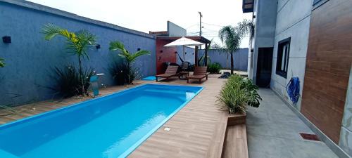 Muquem House | Sobrado com 3 Suítes, Piscina, Sala de Jogos, Garagem para 4 Carros