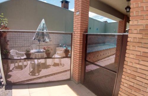 Caraguatatuba House | Sobrado com piscina em condomíno fechado a 150 M da praia