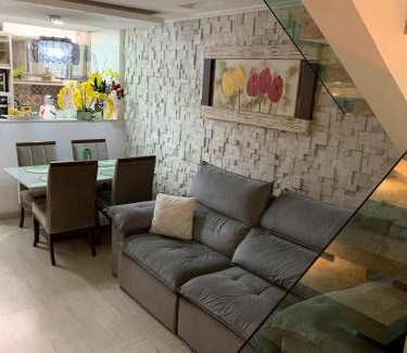 Asturias Apartment | Sobrado em condomínio à 700m da praia Asturias Guarujá - SP