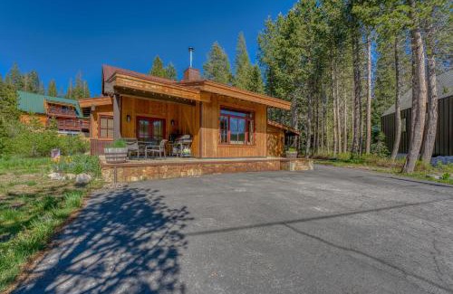 Serene Lakes House | Soda Springs 3BR Ski and Lake Retreat