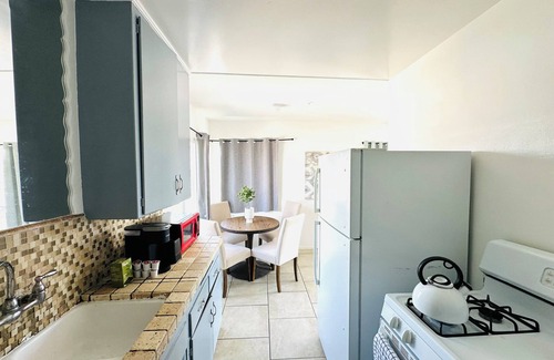 Los Angeles Apartment | Sofi, Kia forum- intuit dome 1-bedroom home Los Angeles upstairs right