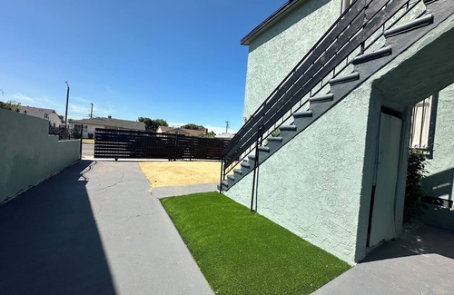 Los Angeles Apartment | Sofi, Kia forum- intuit dome 1-bedroom home Los Angeles upstairs right