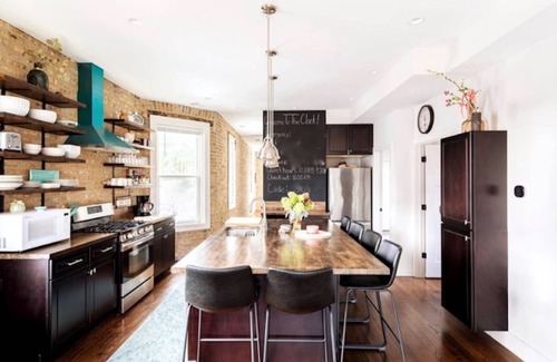 Rogers Park Condo | Soft Leather and Warm Bricks at a Stylish Rogers Park Home