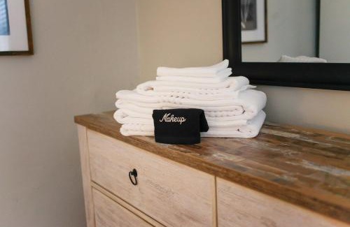 Ghent Apartment | Sojourn at Colley Manor Unit 2 Sleeps 4