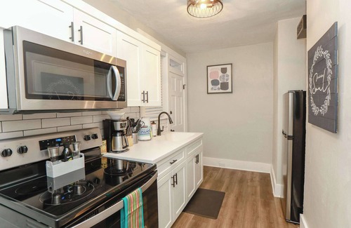 Ghent Apartment | Sojourn at Colley Manor Unit 4