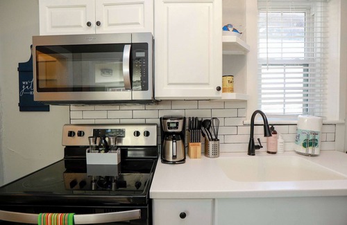 Ghent Apartment | Sojourn at Colley Manor Steps from Local Favorites Unit #6