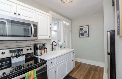 Ghent Apartment | Sojourn at Colley Manor Steps from Local Favorites Unit #6