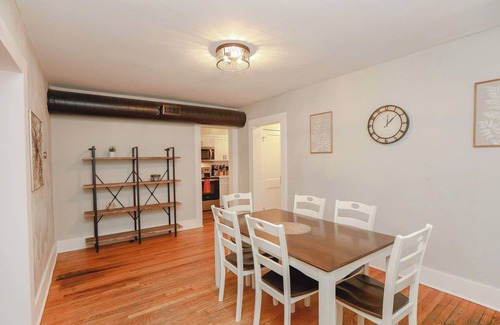 Ghent Apartment | Sojourn at Colley Manor Unit 2 Sleeps 4