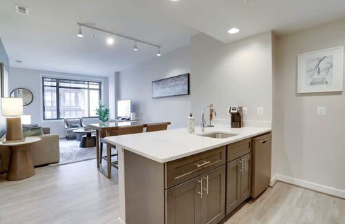 Radnor - Fort Myer Heights Apartment | Sojourn | Courtland Towers