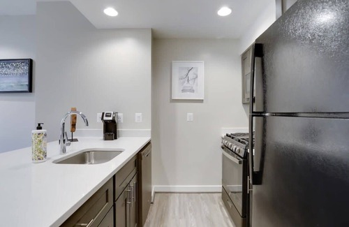 Radnor - Fort Myer Heights Apartment | Sojourn | Courtland Towers