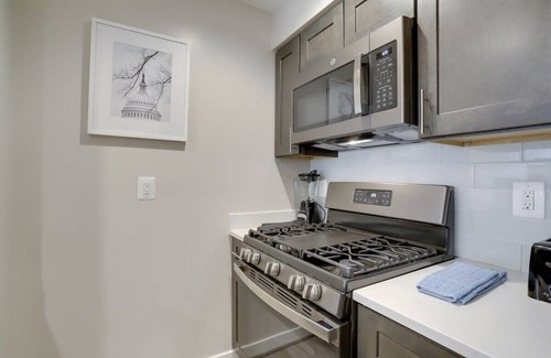 Radnor - Fort Myer Heights Apartment | Sojourn | Courtland Towers