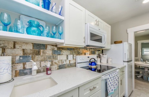 Independence Square Cottage | SOL Cottage, Best Experience in IRB, new AC, totally remodeled, free parking