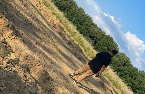 Saline County RV Rental | Solar eclipse in Southern Illinois! Perfect space view and privacy