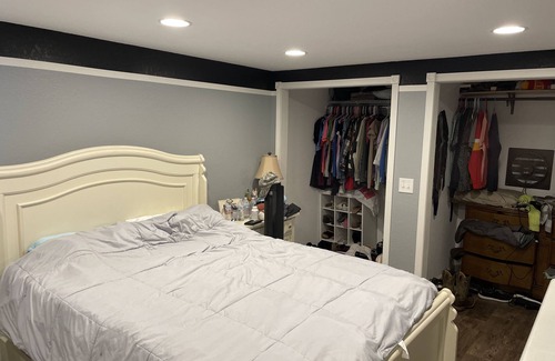 Rombauer Cabin | SOLAR ECLIPSE! Lodge on10ac open field. 4 bed, 1 bath. Family/Pet friendly