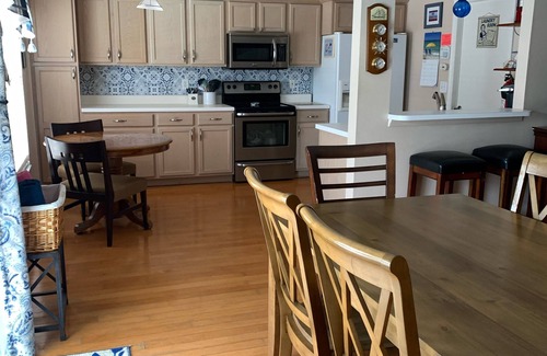 South Pointe of Tampa House | Solar panels for pool heat and a solar blanket as well. Some dog breeds allowed.