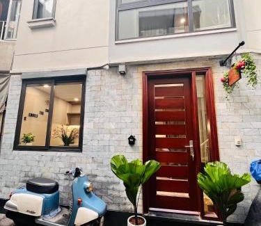 Old Quarter Apartment | Something