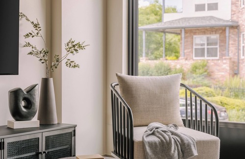 Jefferson Park Apartment | Sonder at Skyline | Accessible King Studio Apartment