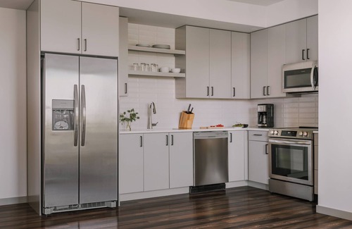 Jefferson Park Apartment | Sonder at Skyline | Superior One-Bedroom Apartment w/Balcony