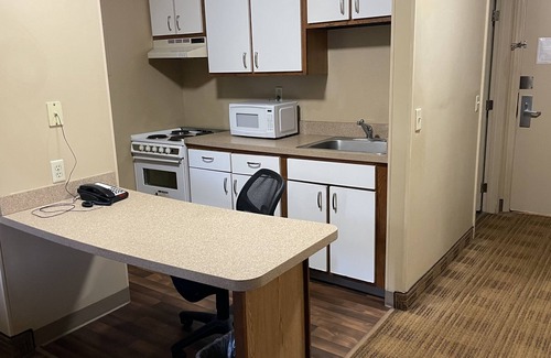 Ellendale Hotel | Sonesta Simply Suites Memphis