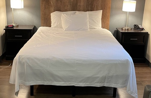 Ellendale Hotel | Sonesta Simply Suites Memphis