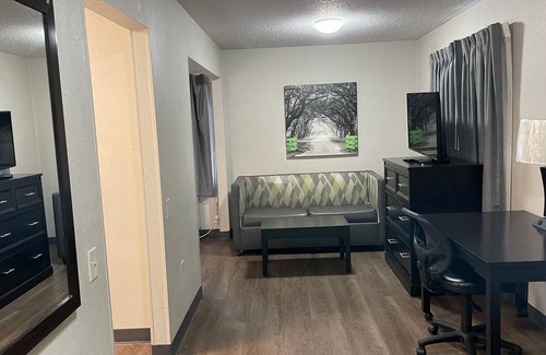 Ellendale Hotel | Sonesta Simply Suites Memphis