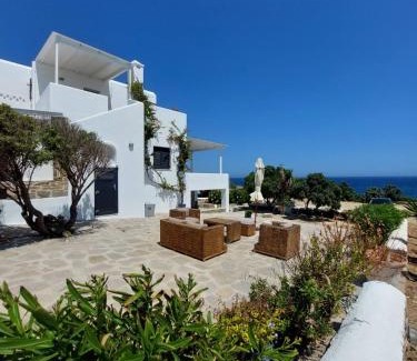 Santa Maria Apartment | Sophia & Chris Studios