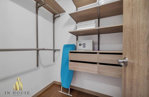 El Castillo Apartment | Sophisticated Apt with AC & gym - Campestre 704