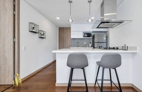 El Castillo Apartment | Sophisticated Apt with AC & gym - Campestre 704