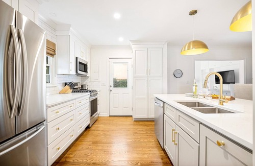 Harleston Village House | Sophisticated Fitzsimons Townhouse near Colonial Lake!