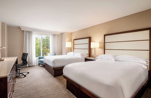 Park Shore Hotel | Sophisticated Suite with Shuttle to Clam Pass Beach