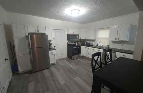 Northeast South Bend House | Sorin St House - Short walk to Notre Dame Campus