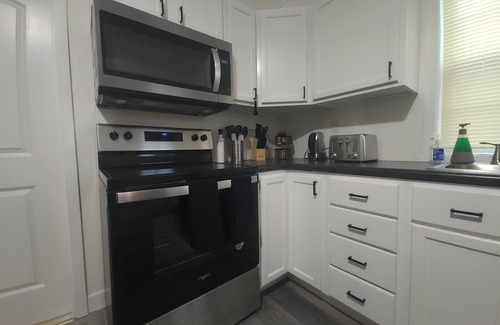 Northeast South Bend House | Sorin St House - Short walk to Notre Dame Campus