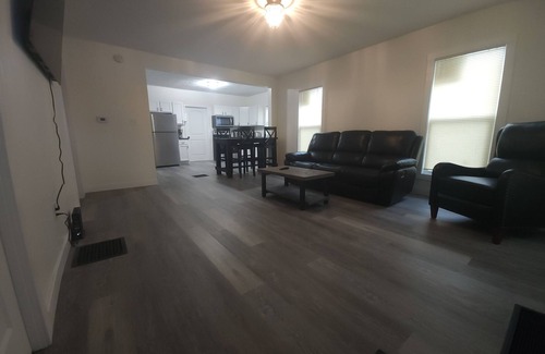 Northeast South Bend House | Sorin St House - Short walk to Notre Dame Campus