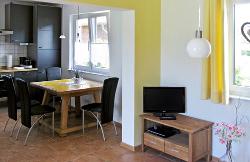 Pruchten House | "Söt`Hafenhus" at the idyllic, small harbor, with a wide view of Bodden meadows