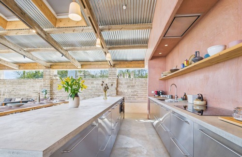 Cowes House | South Barns a spacious barn conversion near Cowes.