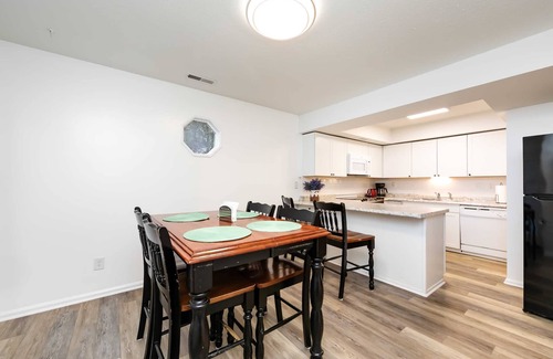 Raintree House | SOUTH CHARLOTTE GETAWAY 3BR BY CABERT