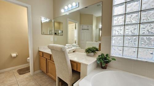 Calabay Parc House | South face Private spa and pool, games room, WiFi, washer dryer, 11 miles to Disney