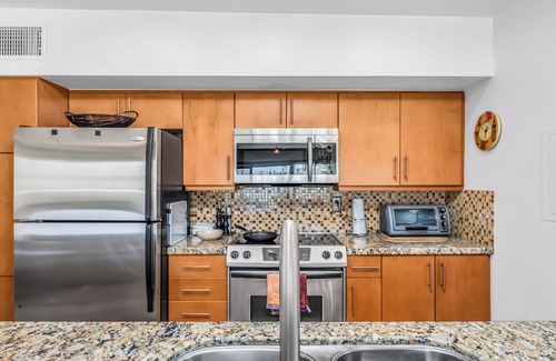 Palm Springs Condo | South Palm Springs Gem with In Unit Washer and Dryer and views of Bob Hope House