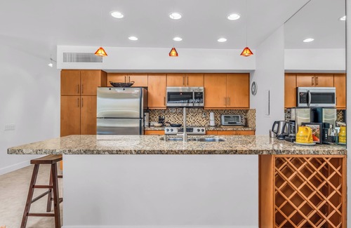 Palm Springs Condo | South Palm Springs Gem with In Unit Washer and Dryer and views of Bob Hope House