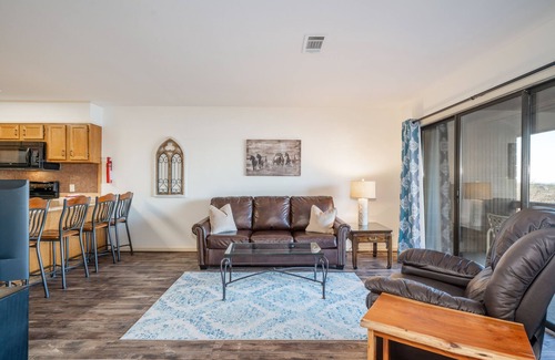 Lake Hamilton Condo | South Shore 1 Bdrm! Lake View! Mini-Golf! Hot Tub, 2 Pools, Pickleball, Tennis!