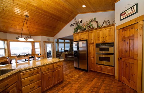Island Park Cabin | South Shores Lodge* 5Br, Sleeps 12, Waterfront, Private Boat Dock, Wifi, Fire Pit