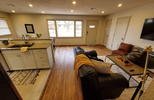 Wichita House | South Side Chic 3Br 1Ba 10mn to McConnell Spirit