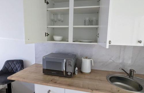 Southend-on-Sea Apartment | Southend Airport Ground Floor Studio, with parking