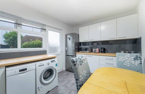 Westcliff-on-Sea House | Southend Retreat KING SUITE luxury stay with parking