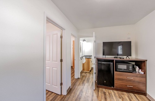 Golden Meadow Cabin | Southern Breeze Lodge