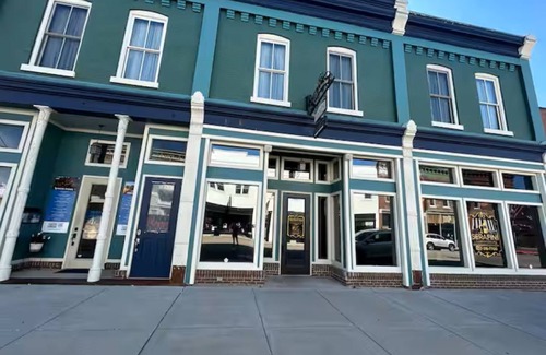 Lawrenceburg Apartment | Southern Charm at Trail Suites Inn, Suite B in Lawrenceburg, KY!