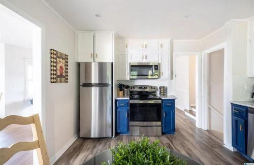 New Castle House | Southern Charm l 5BR l Sleeps 14 l A Location