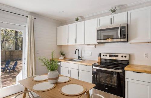 North Charleston House | Southern Charm with Hot Tub 10 min from Downtown!