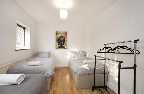 Swindon House | Southernwood House Long Stays Free Parking WiFi