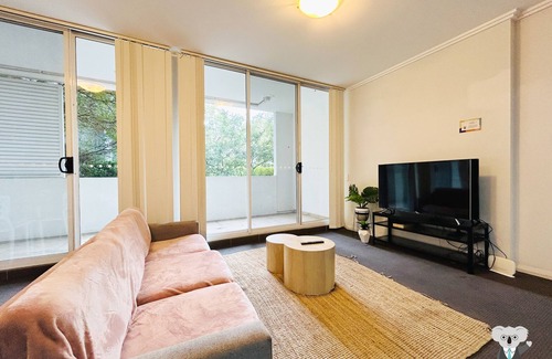 Warwick Farm Apartment | Southwest Liverpool Area 3 Beds & Parking Nwf003
